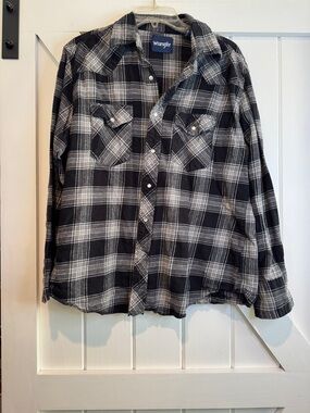 Wrangler Black and White Plaid Button-Down Shirt